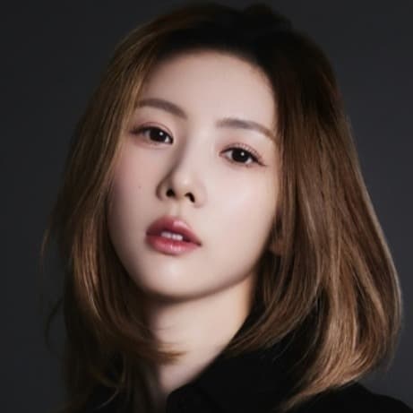 Luna, Witch